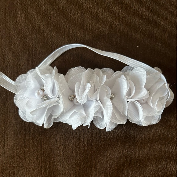 NWOT White Baby Girl Elastic Headband - Picture 3 of 3